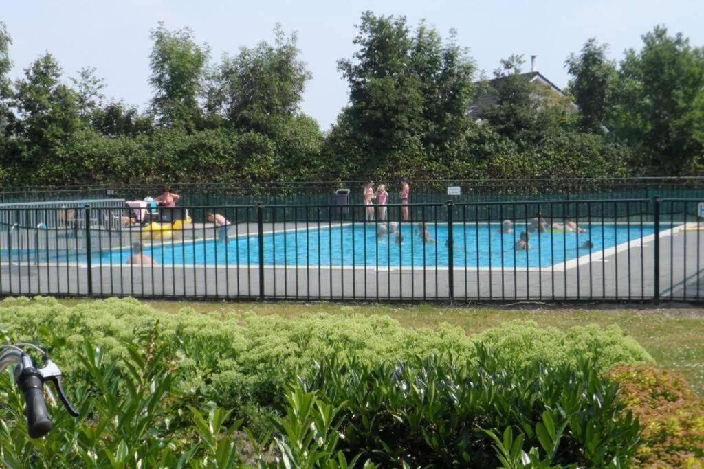 Villa Riverside Met Hottub, Eigen Aanlegsteiger, Zwemtrap, Trampoline En Kano'S Zeewolde Esterno foto