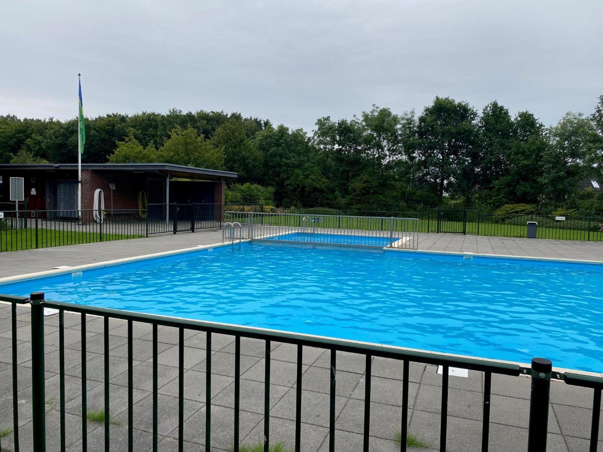 Villa Riverside Met Hottub, Eigen Aanlegsteiger, Zwemtrap, Trampoline En Kano'S Zeewolde Esterno foto