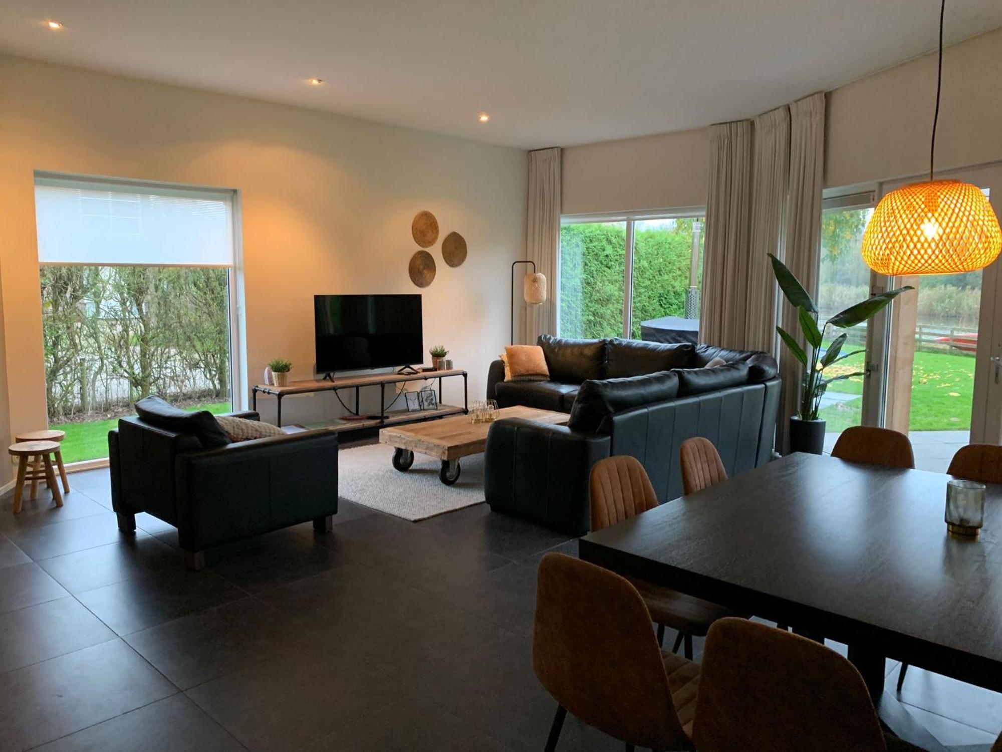 Villa Riverside Met Hottub, Eigen Aanlegsteiger, Zwemtrap, Trampoline En Kano'S Zeewolde Esterno foto